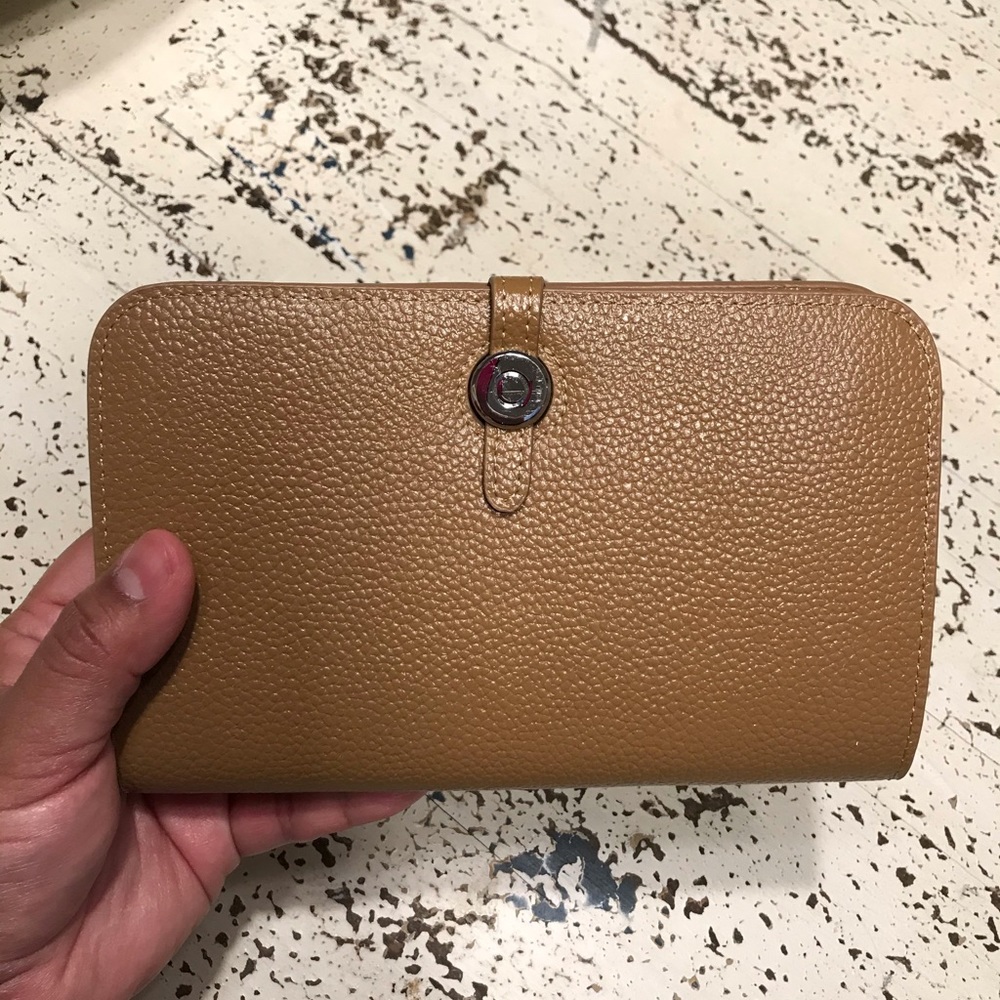 Tan Wallet